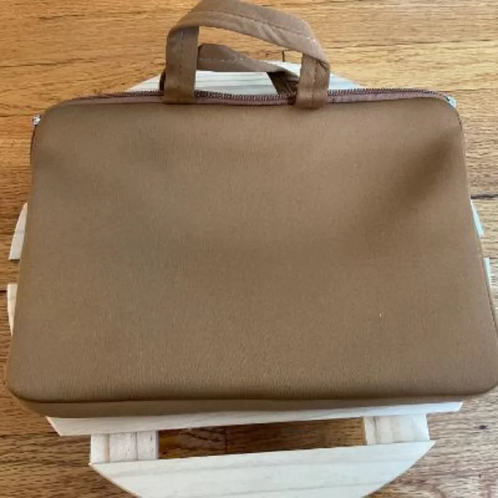 Digital Basics Phoenix Carry Case for Tablets NWT
